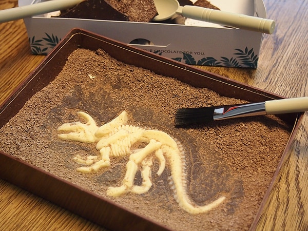 恐竜発掘チョコレート